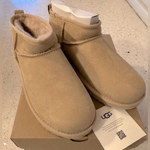 UGG Women’s Classic Ultra Mini Sz 8